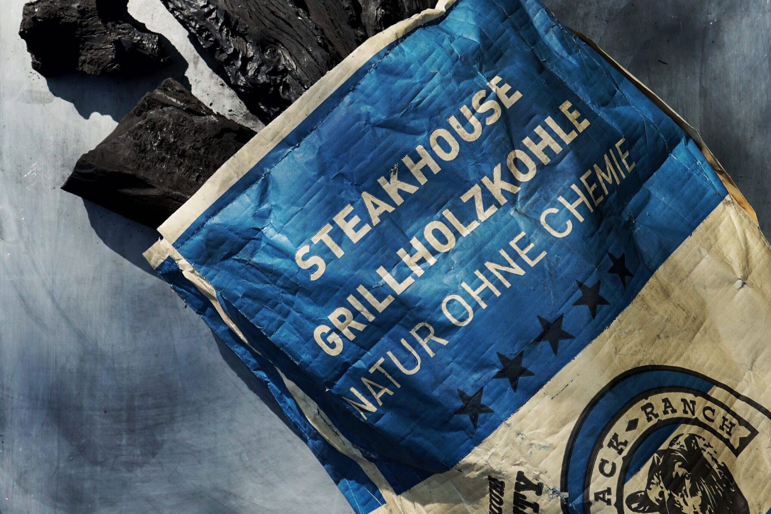 Steakhouse_Grillholzkohle_Black_Ranch_blue_Zak-scaled-1-aspect-ratio-610-510-aspect-ratio-975-650 Black Ranch Quebracho zak