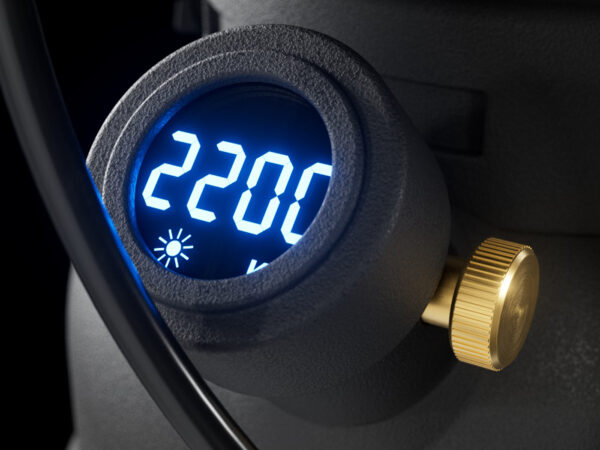 Petromax LM500 LED lantaarn zwart met 500 lumen en powerbankfunctie display