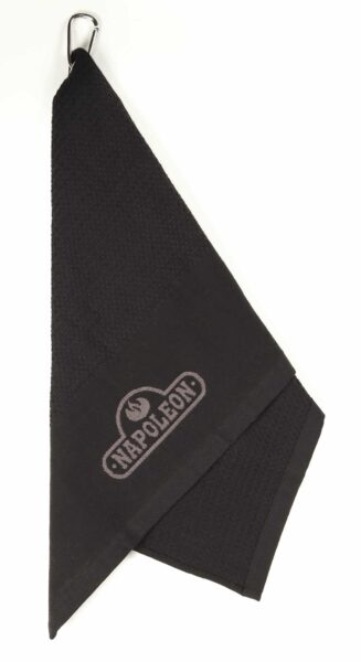 Napoleon BBQ handdoek in zwart katoen met wit logo|Napoleon BBQ handdoek in zwart katoen met wit logo in actie|Napoleon BBQ handdoek in zwart katoen met wit logo aan de broek|