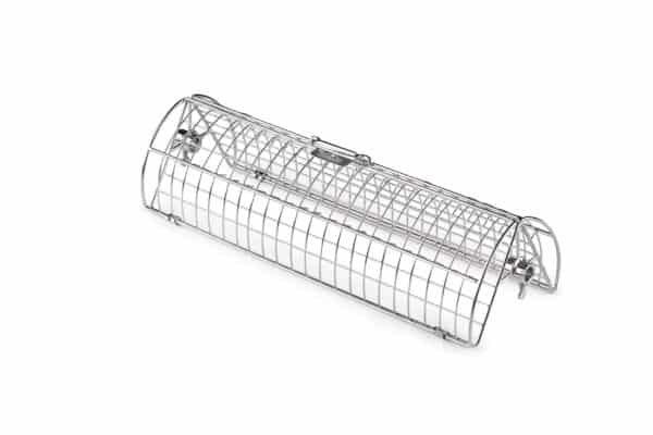 Napoleon RVS multifunctionele houder voor draaispit geplaatst op BBQ met kippenvleugels|Napoleon RVS multifunctionele houder voor draaispit geplaatst op BBQ met kippenvleugels - sfeer|Napoleon RVS multifunctionele houder voor draaispit geplaatst op BBQ met kippenvleugels actie|