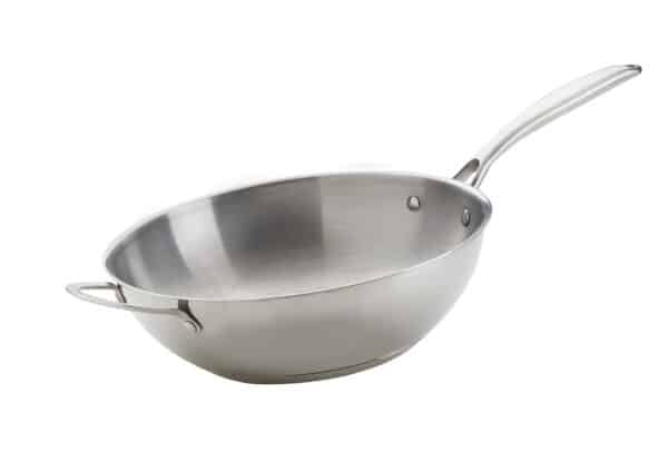 Napoleon RVS wok 12 inch met handgreep op grill – ideaal voor roerbakken op BBQ|Napoleon RVS wok 12 inch met handgreep op grill – ideaal voor roerbakken op BBQ - op Sizzlezone|Napoleon RVS wok 12 inch met handgrepen op grill – ideaal voor roerbakken op BBQ - sfeer