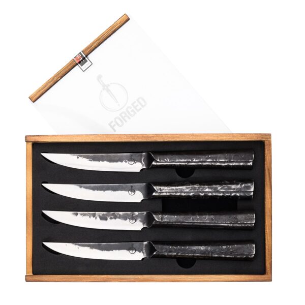 Het Forged Brute steakmes.|||