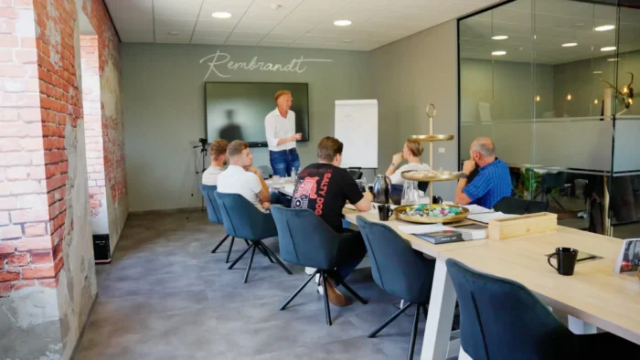 Mensen aan het vergaderen bij Kolenboertje