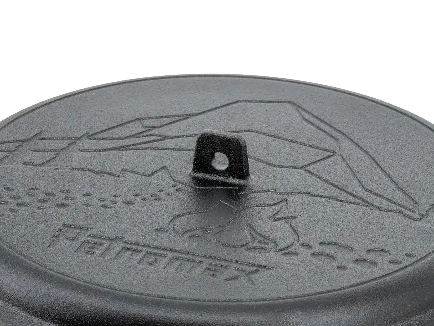 Petromax Dutch Oven FT6-t 5,5 liter Essential gietijzer platte bodem close up